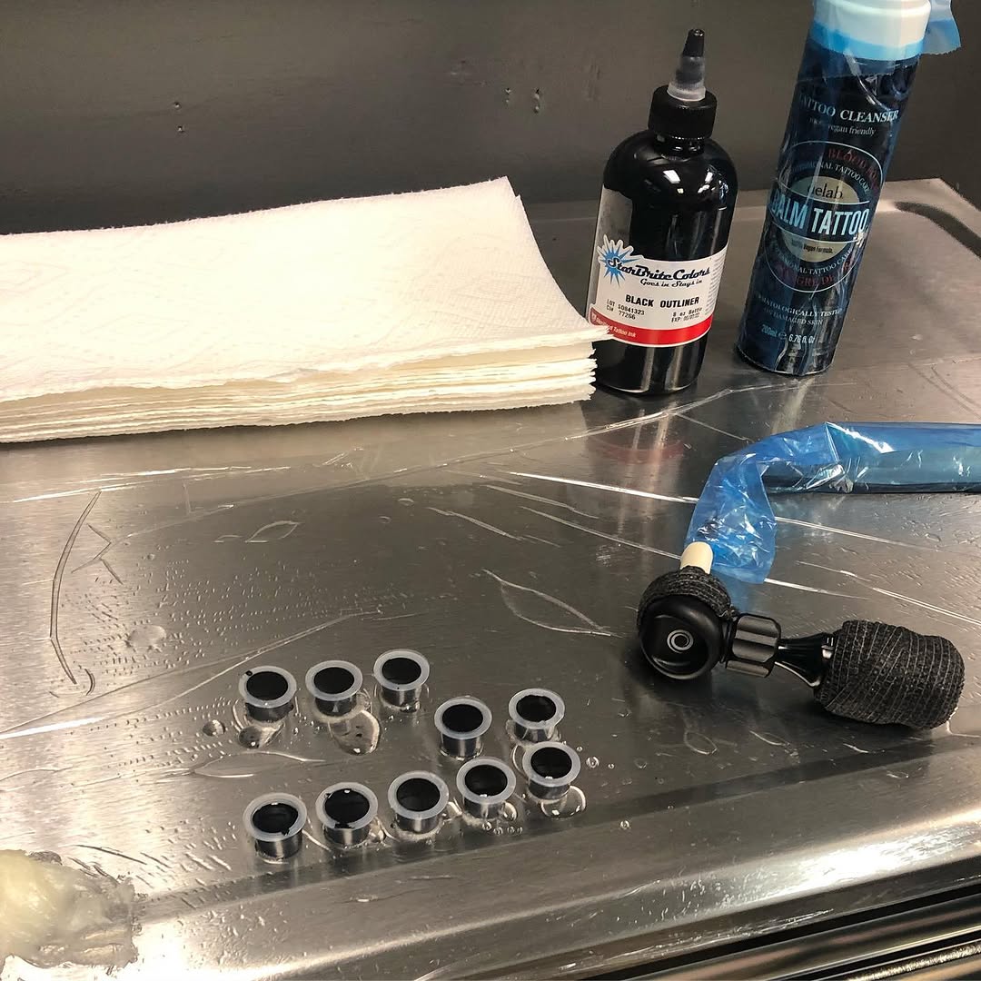 My every day set up . @tommyssupplies @starbritecolors #tommyssuplies #tommystattoomachines