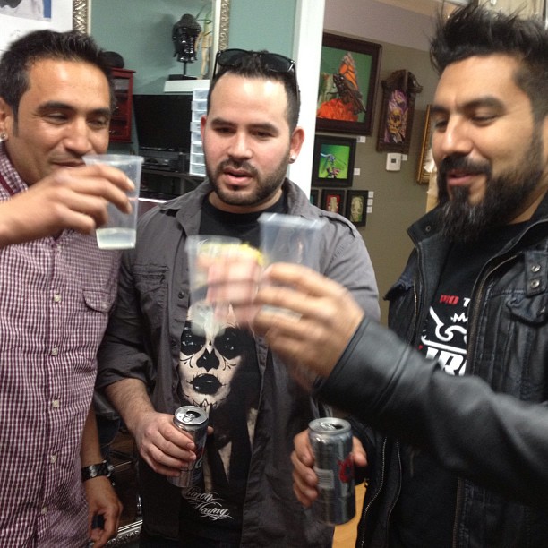 Salud muchachos!!!!! Con @erickdiaztattoos @stefanoalcantara